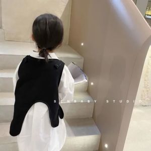 WANDER ชุดแฟชั่นเด็กผู้หญิง เสื้อแขนยาวเด็ก การออกแบบการจับคู่สีแฟชั่นเกาหลี เซ็ตเสื้อตัวยาวเด็กหญิง + เสื้อกั๊กสีดำ2381