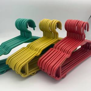 12 PCS COLORED HANGER/ LARGE HANGER/ DRYING CLOTHES HANGER/PLASTIC HANGER/I DOZEN COLORFUL SET HANGER/SAMPAYAN