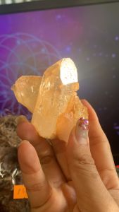 Viên đá Thạch Anh Lemurian pha lê tinh thể phép thuật kết nối vũ trụ thiền định mạnh mẽ còn dính đất nguyên sơ mã 836