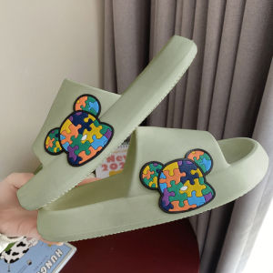 LHFriday ขายดีเว่อร์ 💸 รองเท้าแตะปั๊มลาย ใส่ได้ทั้งชายและหญิง ดีไซน์เก๋ ปั๊มลายหมีสุดเท่ด้านข้าง รองเท้าลำลองออกแบบใหม่สุดคูล ดูดีทุกโอกาส ห้ามพลาด (!)