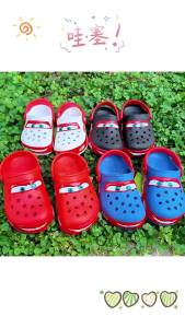 crocs Flashing lights are available in stock 95 Car McQueen Flashing Light Casual Shoes for Men and Women Beach Clogs