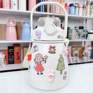 Bình giữ nhiệt inox CLIP SHOP TỰ QUAY - Bình giữ nhiệt 900ml có dây đeo chéo decal