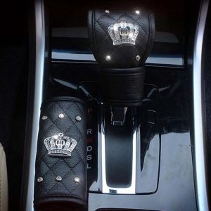 WISH BOUTIQUE สากล แฟชั่น อุปกรณ์ตกแต่งรถยนต์ มงกุฎเพชร คริสตัล ตกแต่งภายในรถยนต์ ที่หุ้มเข็มขัดนิรภัยรถยนต์ ฝาครอบหัวคันเกียร์ ฝาครอบเบรคมือ