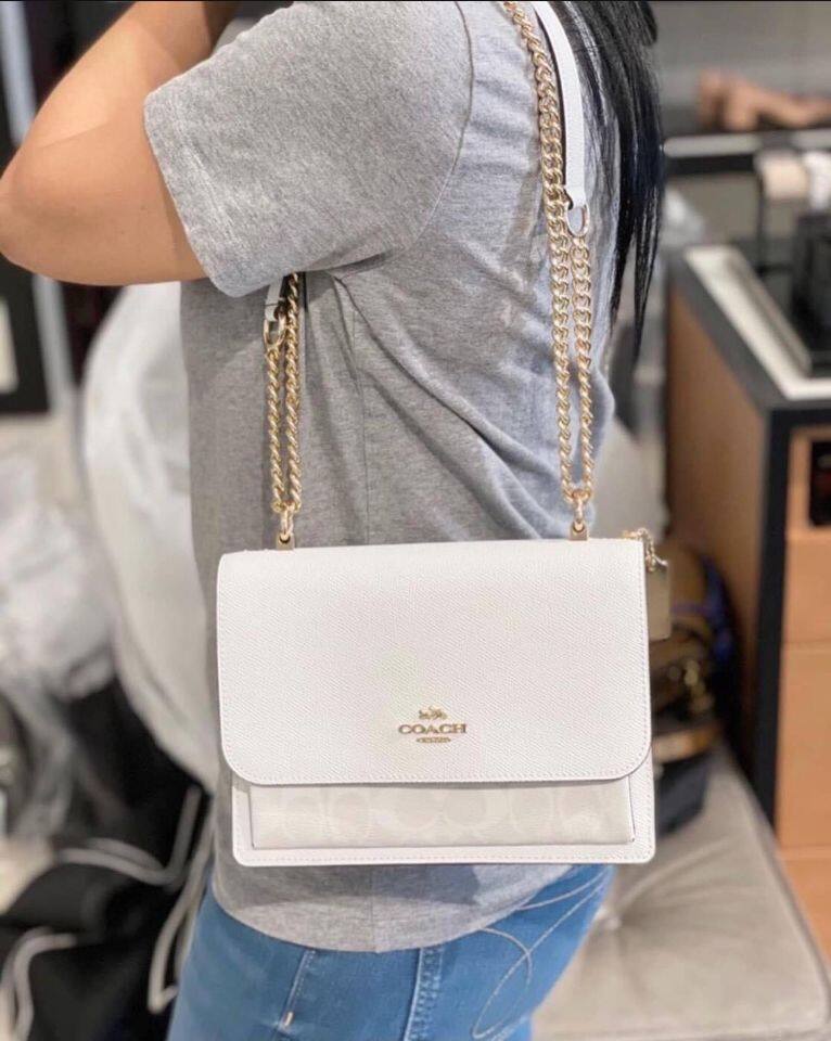 Exploring the Coach Klare Crossbody White: Style, Functionality, and Trends