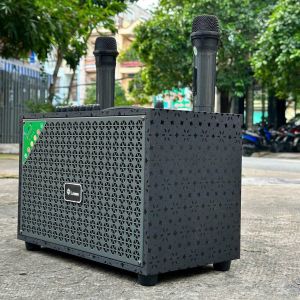 [ NEW 2023 ] Loa  Karaoke Xách Tay 2 Mic Leong Âm Thanh Mạnh Mẽ Cực Hay Kiểu Dáng Đẹp Có Thể Chỉnh Được Bass Treble Trên Micro Loa Nhỏ Gọn Phù Hợp Sử Dụng Trong Gia Đình Dã Ngoại Trợ Giảng Bảo Hành 1 Năm.