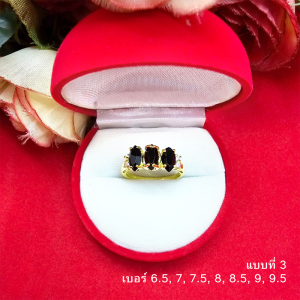 แหวนทองฝังพลอยล้อมเพชร พลอยนิล ทำจากทองเหลือง ตัวเรือนสีทอง ใส่เสริมบารมี ใส่ได้ทุกโอกาส ใส่อาบน้ำได้ รูปถ่ายจากสินค้าจริง