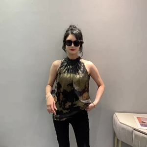 AMMIN เสื้อฤดูร้อนแฟชั่น2024คอแขนกุดเปิดไหล่ผ้าชีฟองสไตล์ชนเผ่าของผู้หญิง R มัดสีทองพิมพ์ลายหรูหรา