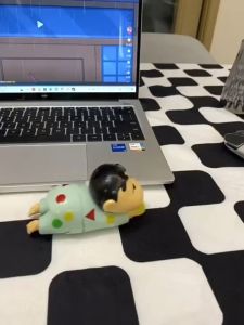 Crayon Shin-Chan Moving Toys Kawaii Anime Desktop Ornaments Decoration for Birthday Gifts