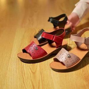 First Layer Cowhide Sandals Womens Velcro Comfortable Flat Leather Female Middle-Aged Mother Non-Slip Leather Female Maternity Shoes ㏇L0529