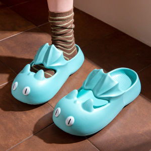 [Free Shipping] Cute cartoon slippers for women new summer style Dragon Master-themed clogs thick-soled non-slip and with a closed-toe design for outdoor wear