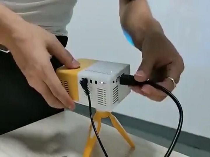 Mini Proyektor YG300 Proyektor LED 1080 P Portabel Mini Projector