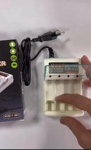 AA AAA Battery Fast Charger 220V Ni-Cd 4 Slots Rechargeable Smart Charger US / EU Plug for 1.2V Battery Charging With C