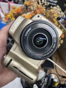 Máy ảnh Lumix DMC-GH1 kèm ống kính 14-42 màn hình xoay lật