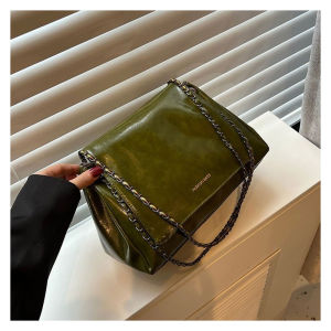 ELACCENT🔥 กระเป๋าสะพายผญ ยสตรีขนาดเล็กย้อนยุคน้ำ มันผิวโซ่แพคเกจใหม่คุณภาพสูงกระเป๋าสะพา ยแฟชั่นพร็อพกระเป๋า ความจุขนาดให กระเป๋าแฟชั