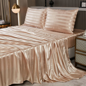 เตียงผ้าไหมซาตินจําลองหรูหราบางเบา ชุดสูทสามชิ้น