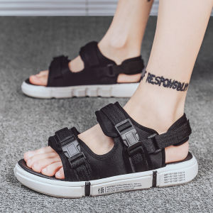 Sandal pria Sandal Karet  Gesper Terbaru 2025  sendal musim panas baru dari liburan musim panas tahun mengenakan sandal sandal pria pantai sandal empuk pria anti selip