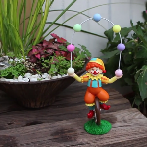 Circus Theme Acrobatic Clown Figurine With Nonslip Base Resins Sculpture Home Accent For Indoor Tabletop Decors