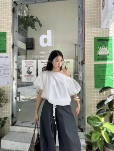 Đen/ Trắng Tơ mềm nhẹ có lót Áo lệch vai tay lửng bồng bo chun bí form bồng bềnh siêu xinh gợi cảm năng động REM TOP