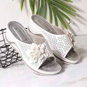 [Free Shipping] New Summer Womens Wedge Sandals with Open Toe Large Size Floral Decoration Open Toe Sandals with Stitching