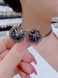 Bông tai đinh bạc kim thạch anh xám 2026 Bông tai mẫu mới năm nay hot trend dễ phối đồ siêu lấp lánh cá tính mang lại vẻ sang trọng tinh tế.