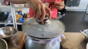 แป้งข้าวเกรียบปากหม้อสําเร็จรูป แป้งกุยช่ายปากหม้อสําเร็จรูป แป้งก๋วยเตี๋ยวปากหม้อสําเร็จรูป แป้งปากหม้อญวน โดยโรงเรียนสอนทําอาหารบ้านอาจารย์ลักษณ์