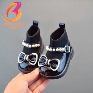 Septatu anak perempun umur 1-5 tahun trendy / Sepatu docmart kids anak cewek kekinian / Sepatu anak perempuan model pita muiara / Sepatu anak perempuan viral / Sepatu anak perempuan murah bisa cod