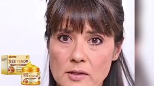 South Moon  Krim Perawatan Kulit Multi-Efek Bee Venom   Krim perawatan lembut untuk kulit lembap halus dan lembut