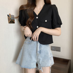 Sheii รุ่นฮอด เสื้อเบลาส์แฟชั่น สำหรับคุณผู้หญิง คอวี ผ้านิ่มใส่สบาย แมทช์ลุคไหนก็น่ารักสุดๆ ใส่ได้ทุกเทศกาลเลยน้า แต่งกระดุมด้านหน้า รีบสั่งก่อนหมดนะคะซิส