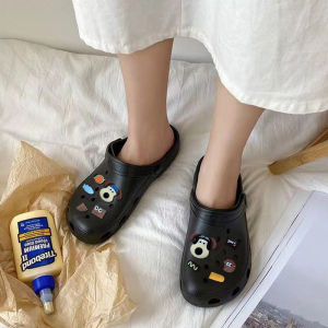 KDAShop มาแรง2024 รองเท้าแตะหัวโตแฟชั่น รุ่นนี้ดีเทลสวย แถมฟรีตัวติดการ์ตูนสุดแสนน่ารัก ปุกปิกมาก ใส่แล้วเด่น เดินแล้วปัง เพราะน้ำหนักเบา ฟินมาก กดสั่งซื้อกันเข้ามาเลยจ้า