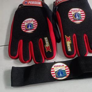 Deker bola dan sarung tangan bola kiper anak bisa pake sarung tangan kiper anak