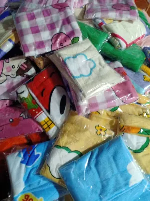 ผ้าห่มสำหรับเด็กอนุบาล ทำจากผ้านาโน หรือ ผ้าสำลีกำมะหยี่ ขนาดกว้าง 85 ซม. ยาว110 ซม.ลายน่ารัก