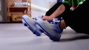 Childrens Hot Wheels Shoes Hot Button Hot Wheels Shoes Girls Kuromi Light-Up Sneakers Thin Tail Roller Shoes