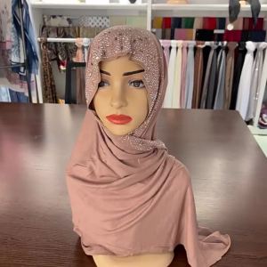 Dubai Middle East Womens Headscarf Convenient Irregular Diamond Scarf Malay Shawl Womens Solid Color Headscarf Wholesale In Stock