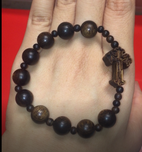 Vòng tay trầm hương sánh chìm 10 ly mix thánh giá