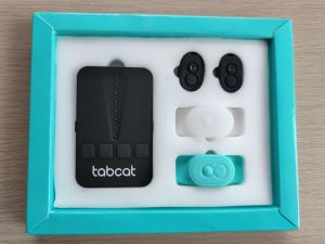 Tracktrick: TABCAT V2- 2 แทค + ซิลิโคนเคส 2 อัน เครื่องค้นหาแมว ป้องกันแมวหาย