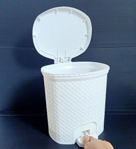 ถังขยะ ถังขยะแบบเหยียบ ถังขยะมีฝาปิด ถังขยะแบบกด สีขาวสไตล์มินิมอล จุได้ 6.5 ลิตร ขนาด กว้าง24*สูง26 cm พร้อมส่งจากไทย