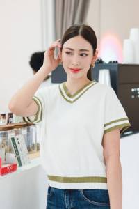 ส่งเร็ว! New Arrival พร้อมส่ง KNIT TOP ผ้านิ่มมากกกกกก มีดีเทลลายริ้วตัดขอบ  ผ้าใส่สบายไม่ร้อน แต่งได้หลายลุค เรียบหรูดูดีแน่นอน  📍Freesize