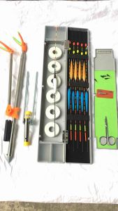 Hộp phao câu đài gồm 9 phao ngày + 1 phao đêm+ chống cần như hình