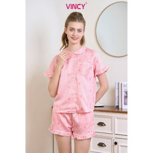 BSS040S51-BỘ SHORT SATIN CAO CẤP HỌA TIẾT HOA NHÍ VỚI THIẾT KẾ CỔ LÁ SEN TẠO CẢM GIÁC MỀM MẠI THOÁNG MÁT  LÀ LỰA CHỌN LÝ TƯỞNG CHO MÙA HÈ