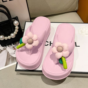 KDAShop พร้อมส่งทั่วไทย รองเท้าแตะแฟชั่น ทรงรองเท้าหูหนีบเสริมส้นที่ขายดีสุดๆ มาพร้อมตัวติดน้องดอกไม้สุดคิ้วท์ คุณภาพดี พื้นนิ่มใส่สบายเท้า รุ่นนี้บอกเลยน่ารักมาก รีบกดลงตะกร้ากันเลย