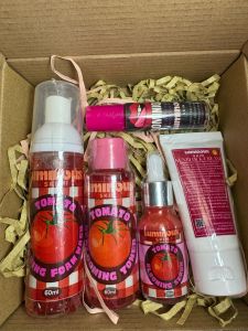 TOMATO BLOOMING SET (60ml Foam Wash 60ml Toner 15ml Serum 30ml Sunblock Tube and 10ml Liptint)