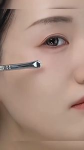 BF Makeup Brush Ultrathin Curved Eye Brush Multi-use Tool for Eyeliner Under Eyebrow Shadow 1Pc