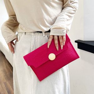 GDRGHJN หนังพียู กระเป๋าราตรีทรงซองจดหมาย ลายจระเข้สักหลาด สไตล์เกาหลีแบบ กระเป๋าคลัทช์สตรี ใช้งานได้จริง สายรัดหัวเข็มขัด กระเป๋าถือแบบถือ กิจกรรมกลางแจ้งกลางแจ้ง