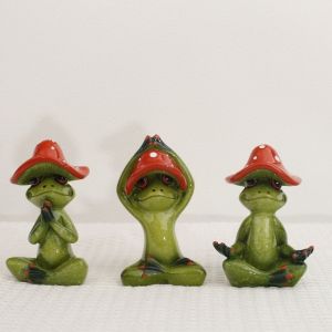 YIYU STUDIO Resin Yoga Frog Figurine Handmade Cute Mushroom Frog Statue Patio Lawn Yard Cartoon Meditation Statue Home Decor