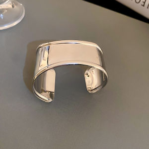 1 piece of European and American style irregular celet fashionable and exquisite hand jewelry for women.