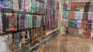 Fashionable Women Head Scarf with Bright Color Flower Pattern for Elegant Lookings Multiuse Square Scarf Shawl Wrap