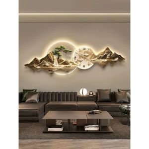 Tranh đồng hồ núi non hùng vĩ trang trí phòng khách