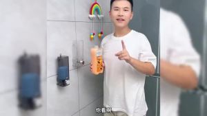 吸盤皂液器 皂液器 浴室用大容量沐浴露 免打孔按壓式 出液器 壁掛置物架 Light Suction Cup Soap Dispenser Bathroom Large-Capacity Shower Gel Perforation-Free Push-Type Liquid Dispenser Wall-Mounted Rack。。。