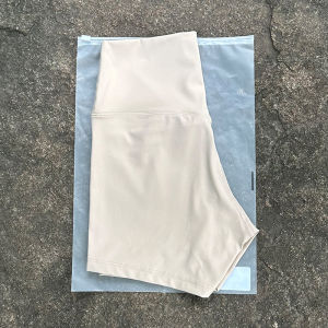 [2025] จีนจัดส่งใหม่  กีฬากางเกงขาสั้นเอวสูงรัดรูปชุดโยคะกางเกงขาสั้นไนลอนผู้หญิงรัดรูปกางเกงสามส่วนยืดหยุ่นสูง