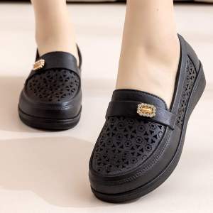 [Free Shipping] New Summer Breathable Perforated Sandals For Women Non-Slip Soft-Soled Suitable For Middle-Aged And Elderly Waterproof Work Rain Shoes For Women Mom Shoes